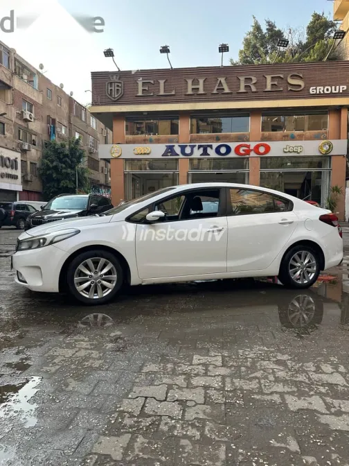 Kia Cerato 2018 White Used for Sale - 5