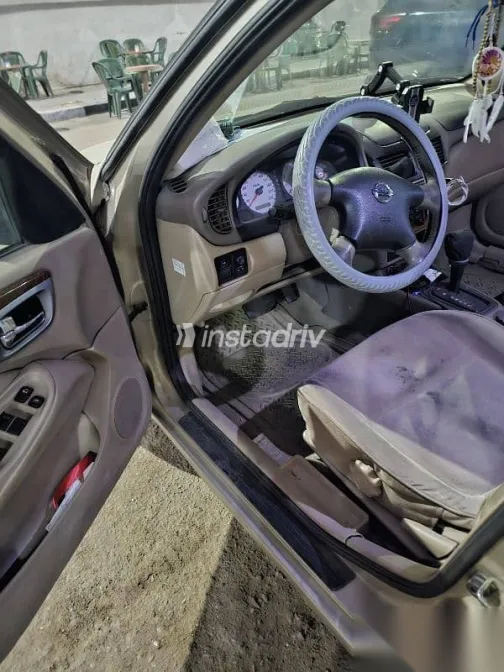 نيسان صنى 2010 بيج مستعملة للبيع - 8