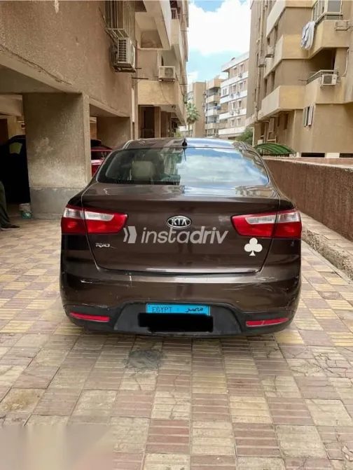 كيا ريو 2012 بني مستعملة للبيع - 2