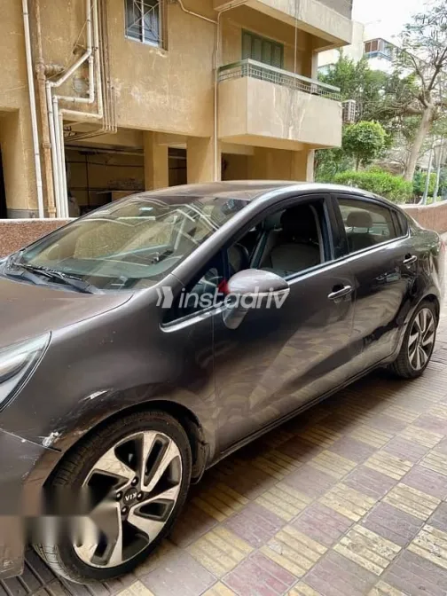 كيا ريو 2012 بني مستعملة للبيع - 3