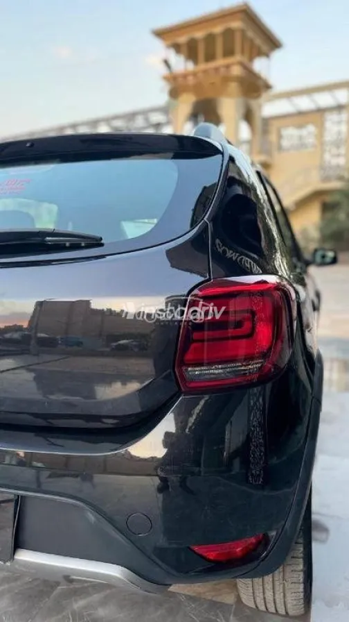 Renault Sandero Step Way 2023 Black Used for Sale - 5