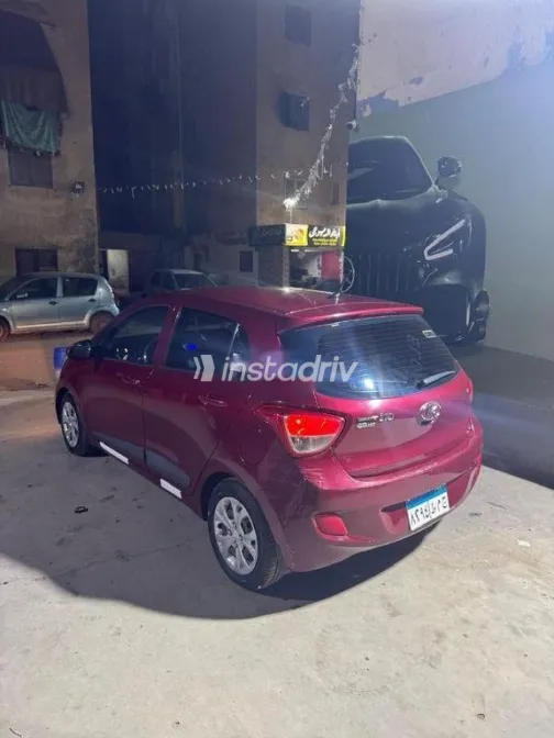 هيونداي جراند i10 2016 أحمر غامق مستعملة للبيع - 5
