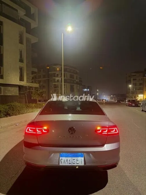 فولكس فاغن باسات 2021 فضي مستعملة للبيع - 1