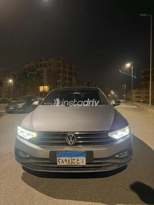 فولكس فاغن باسات 2021 فضي مستعملة للبيع - 2