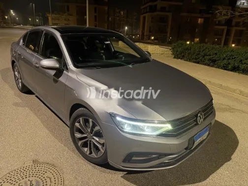 فولكس فاغن باسات 2021 فضي مستعملة للبيع - 3