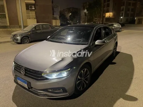 فولكس فاغن باسات 2021 فضي مستعملة للبيع - 4