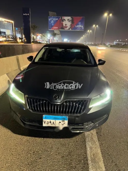 سكودا سوبيرب 2019 أبيض مستعملة للبيع - 2