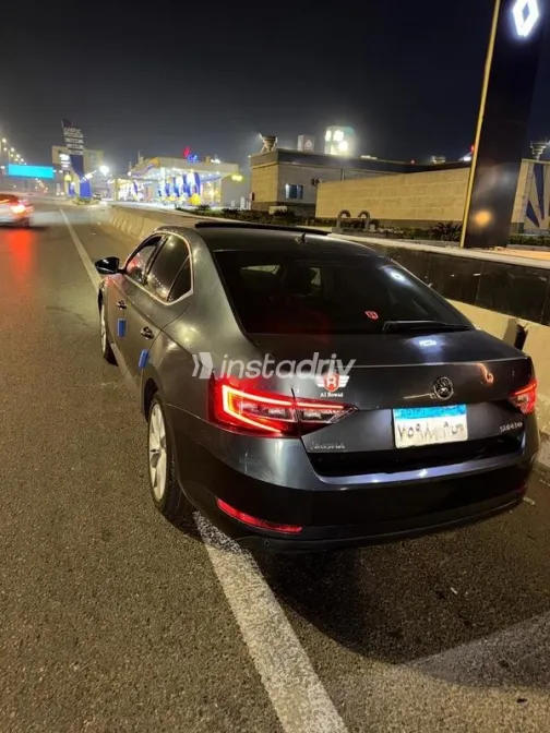 سكودا سوبيرب 2019 أبيض مستعملة للبيع - 3