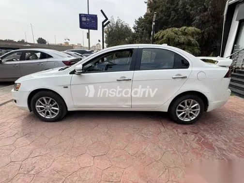 ميتسوبيشي لانسر 2015 أبيض مستعملة للبيع - 5