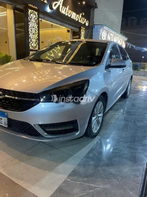 شيرى اريزو 5 2023 فضي مستعملة للبيع - 4