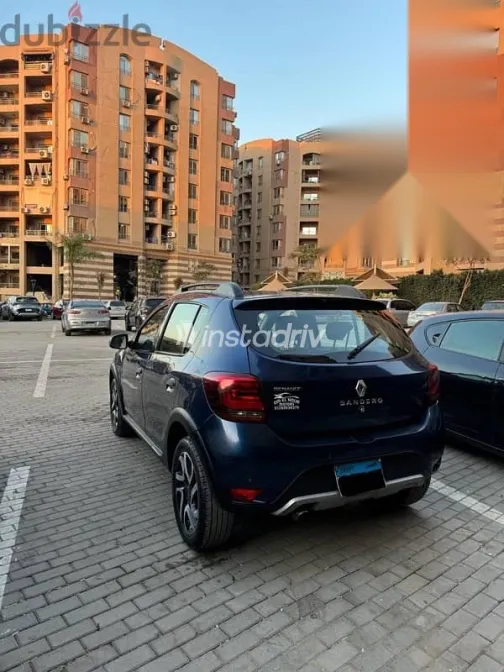 رينو 19 2019 أزرق غامق مستعملة للبيع - 4