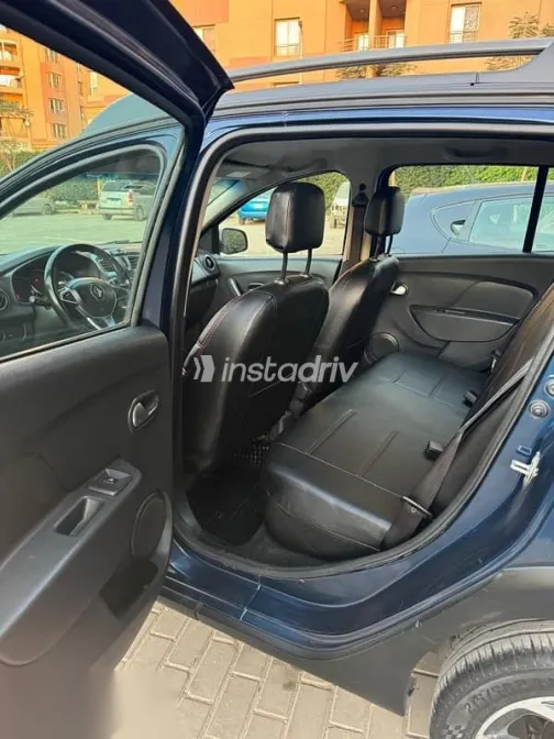 رينو 19 2019 أزرق غامق مستعملة للبيع - 5