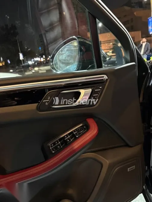 Porsche Macan 2022 Black Used for Sale - 5