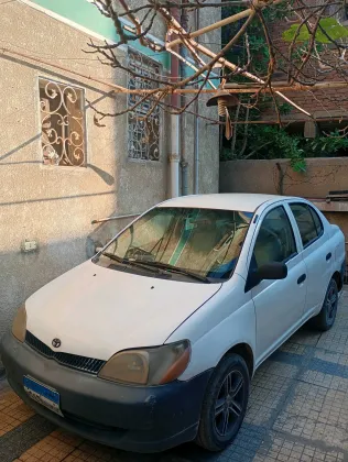 تويوتا ايكو 2000 أبيض مستعملة للبيع