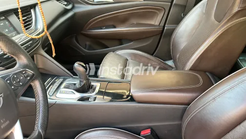 اوبل أنسيجنيا 2018 أبيض مستعملة للبيع - 4