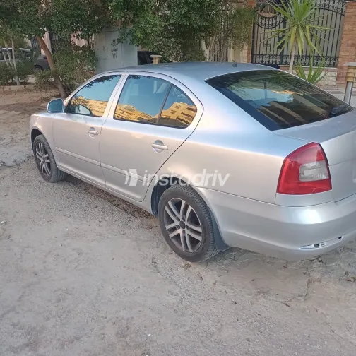 سكودا اوكتافيا 2012 أبيض مستعملة للبيع - 1