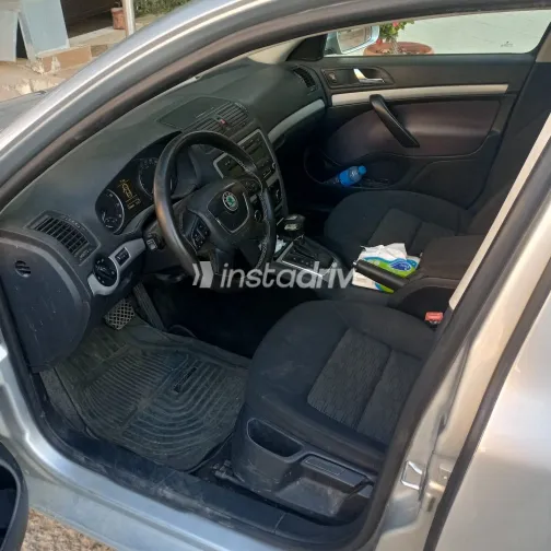 سكودا اوكتافيا 2012 أبيض مستعملة للبيع - 6