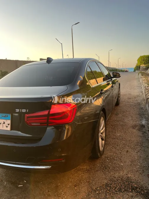 بي ام دبليو 318 2018 أبيض مستعملة للبيع - 2