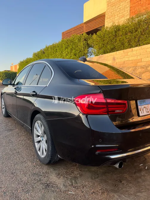 بي ام دبليو 318 2018 أبيض مستعملة للبيع - 7