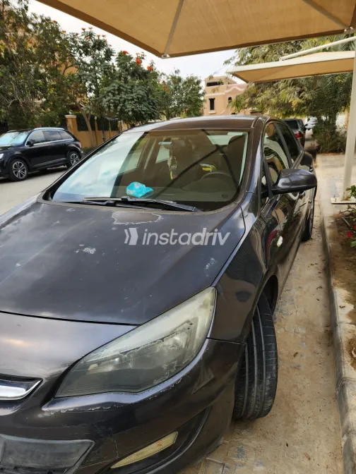 اوبل أسترا 2015 أبيض مستعملة للبيع - 3