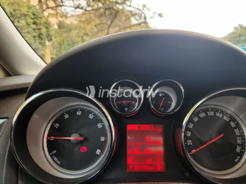 اوبل أسترا 2015 أبيض مستعملة للبيع - 4