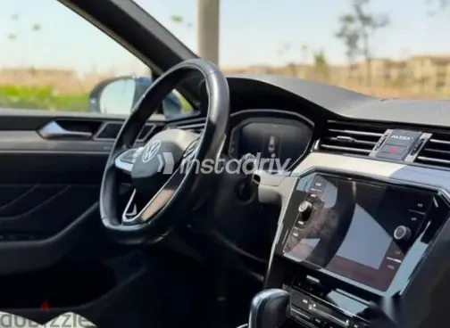 فولكس فاغن باسات 2021 أزرق غامق مستعملة للبيع - 8