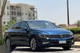 فولكس فاغن باسات 2021 أزرق غامق مستعملة للبيع