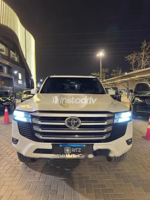 تويوتا لاند كروزر 2022 أبيض مستعملة للبيع - 3