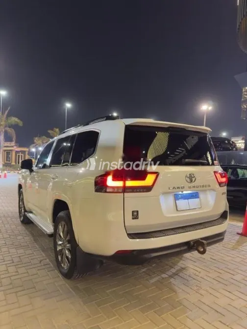 تويوتا لاند كروزر 2022 أبيض مستعملة للبيع - 5