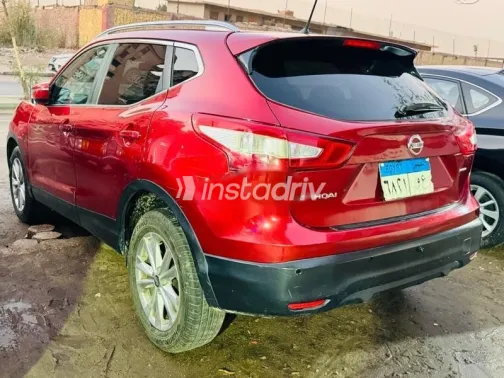 نيسان قشقاي 2017 أحمر غامق مستعملة للبيع - 4