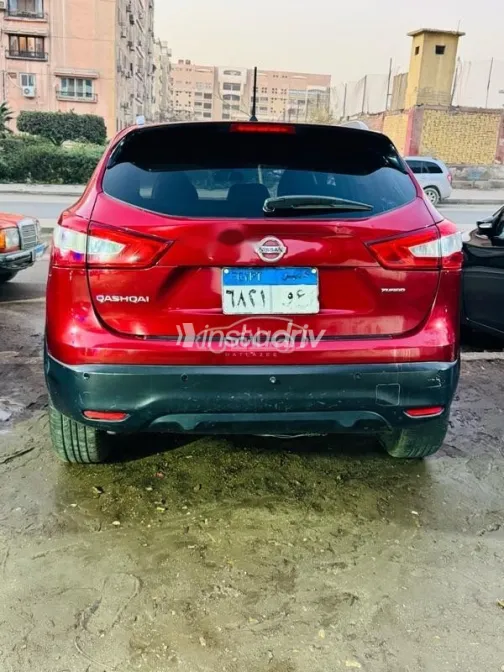 نيسان قشقاي 2017 أحمر غامق مستعملة للبيع - 5