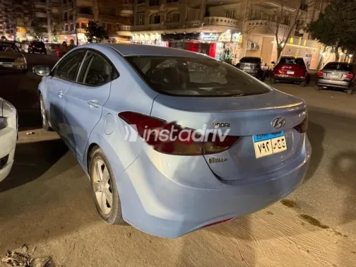 هيونداي إلنترا 2012 أزرق غامق مستعملة للبيع - 5