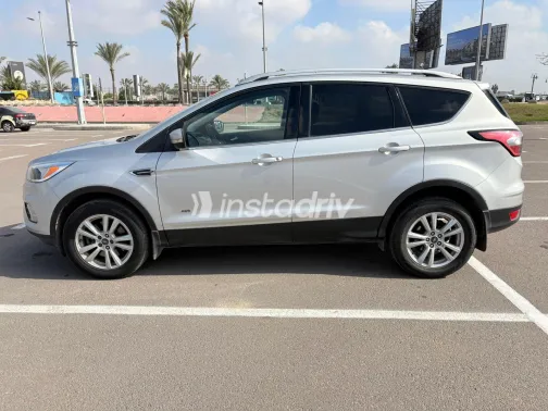 فورد كوجا 2017 أبيض مستعملة للبيع - 3