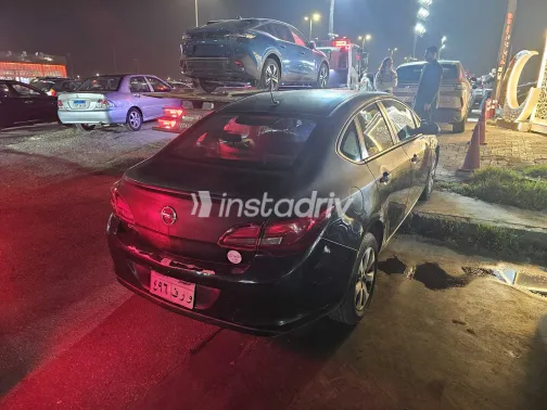 اوبل أسترا 2014 أبيض مستعملة للبيع - 2