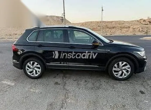 فولكس فاغن تيجون 2024 أسود مستعملة للبيع - 1