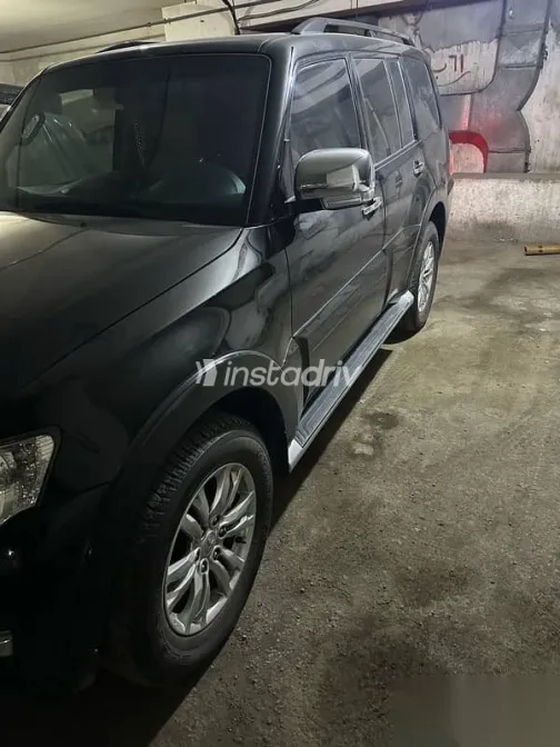 ميتسوبيشي باجيرو 2022 أسود مستعملة للبيع - 2