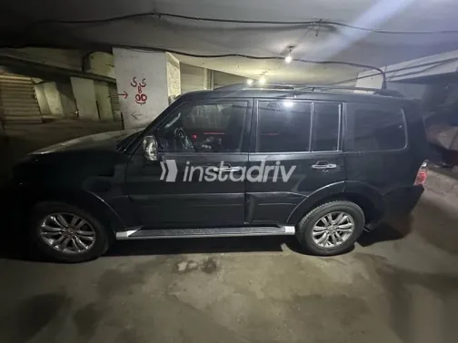 ميتسوبيشي باجيرو 2022 أسود مستعملة للبيع - 3