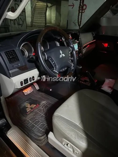 ميتسوبيشي باجيرو 2022 أسود مستعملة للبيع - 4