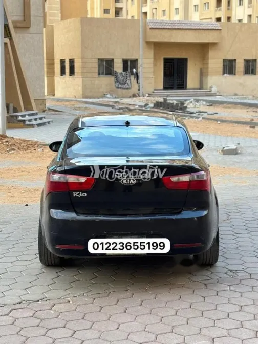 كيا ريو 2015 أسود مستعملة للبيع - 2