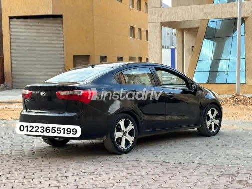 كيا ريو 2015 أسود مستعملة للبيع - 3