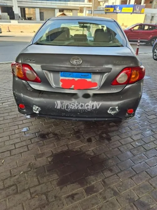 تويوتا كورولا 2010 رمادي مستعملة للبيع - 2