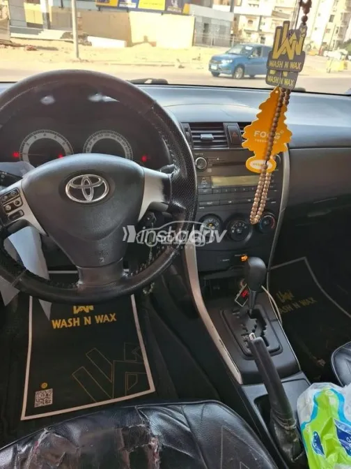 تويوتا كورولا 2010 رمادي مستعملة للبيع - 4