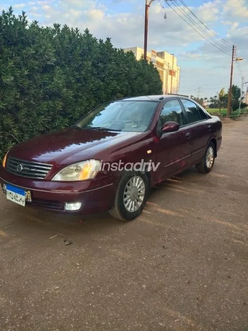 نيسان صنى 2011 أبيض مستعملة للبيع - 1