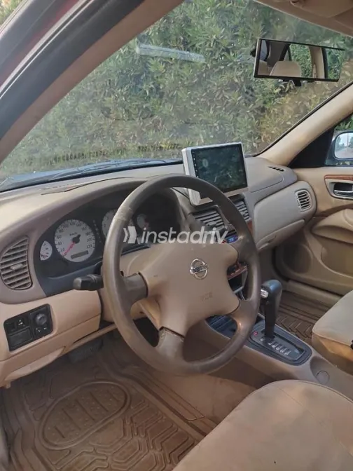 نيسان صنى 2011 أبيض مستعملة للبيع - 3