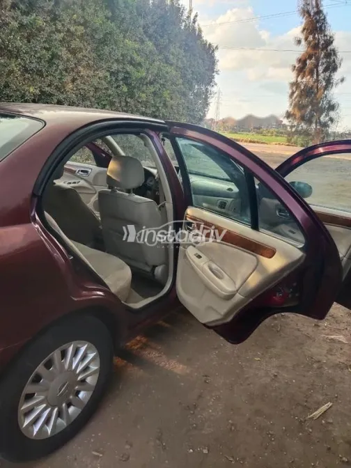 نيسان صنى 2011 أبيض مستعملة للبيع - 5