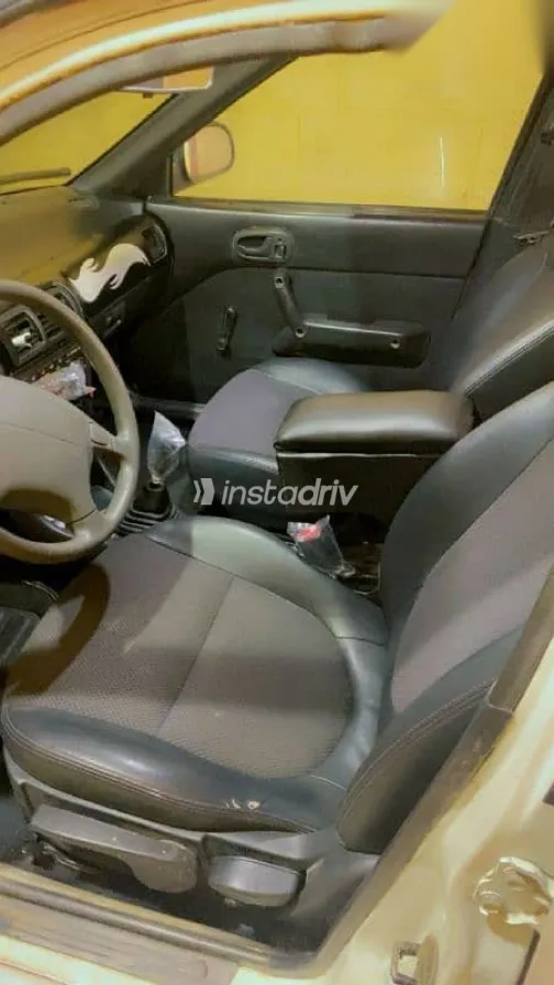 سوزوكى سويفت 1992 أبيض مستعملة للبيع - 3