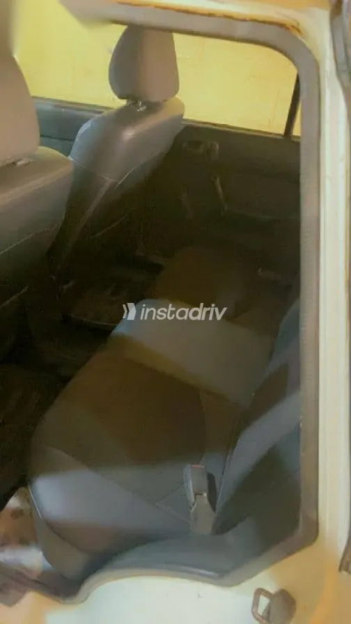 سوزوكى سويفت 1992 أبيض مستعملة للبيع - 4