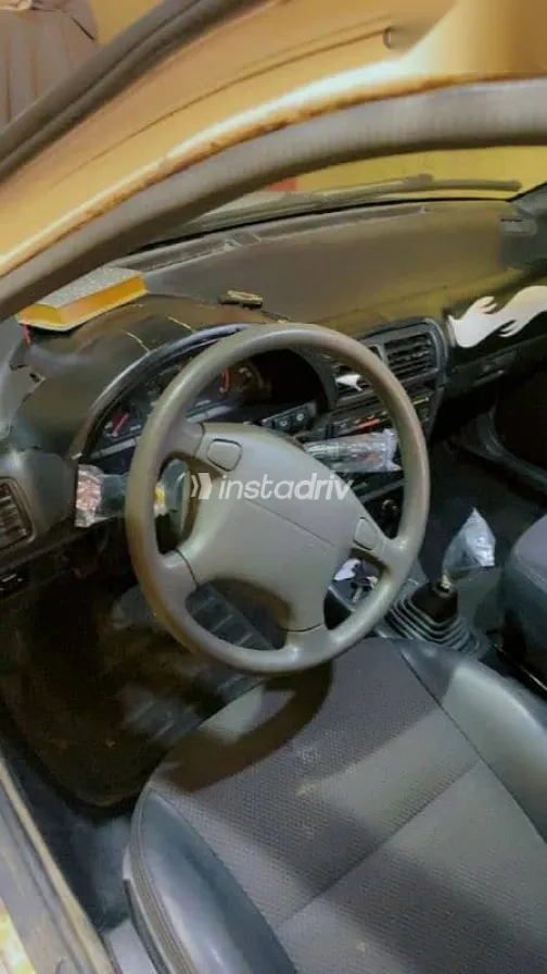 سوزوكى سويفت 1992 أبيض مستعملة للبيع - 7