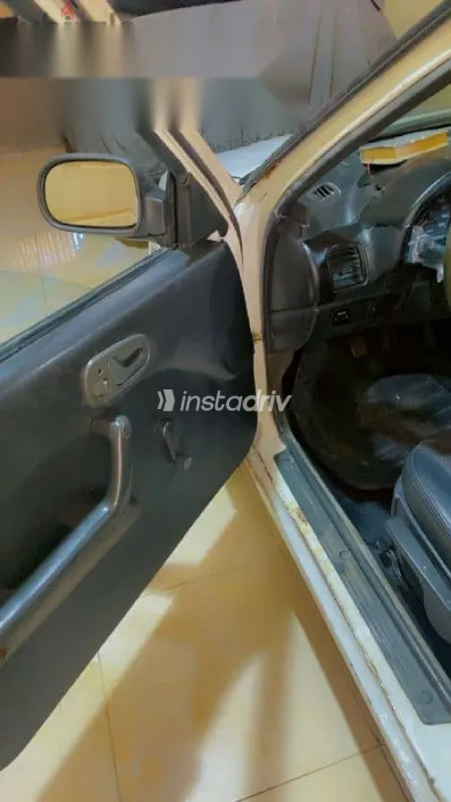 سوزوكى سويفت 1992 أبيض مستعملة للبيع - 9