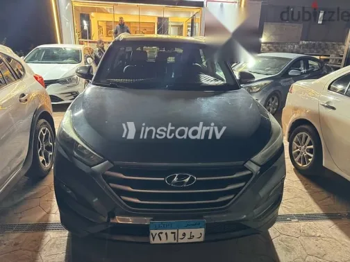 هيونداي توسان 2017 رمادي مستعملة للبيع - 1